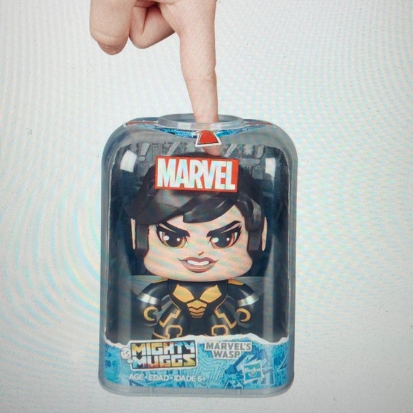 Marvel‘s Wasp Mighty Muggs/New - Picture 4 of 7
